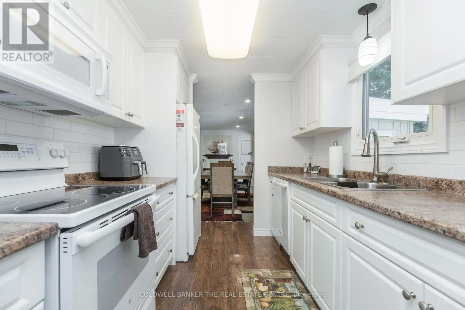 18 BROADWAY AVENUE