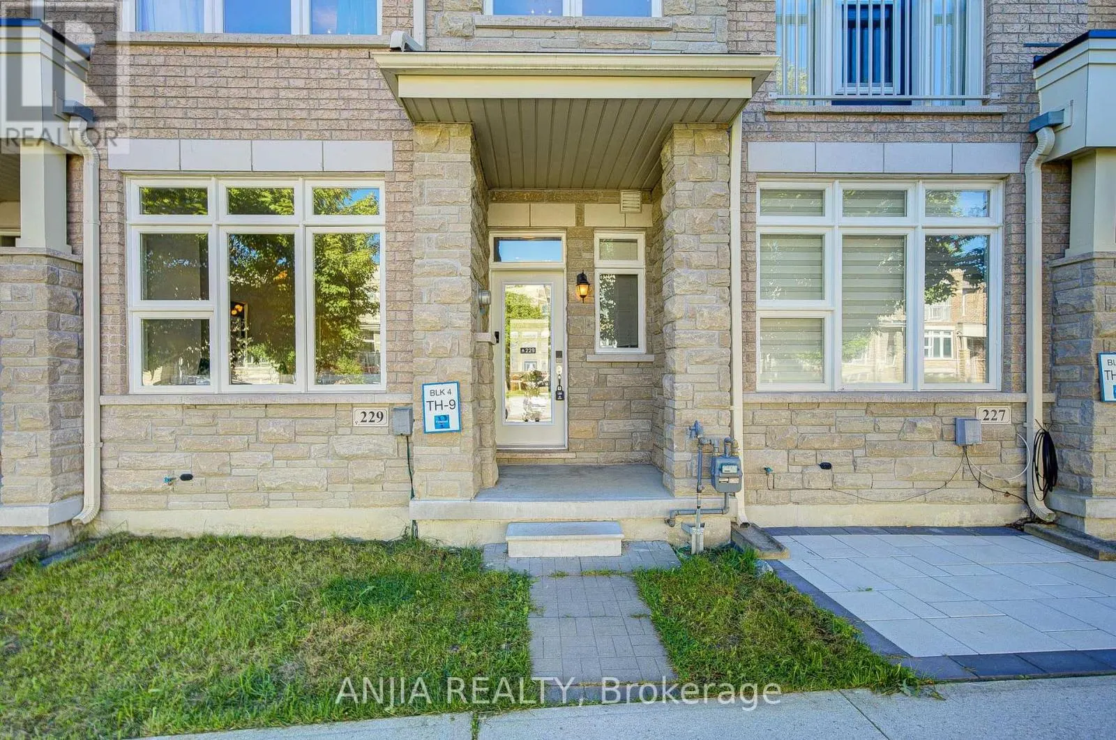 229 SOUTH UNIONVILLE AVENUE