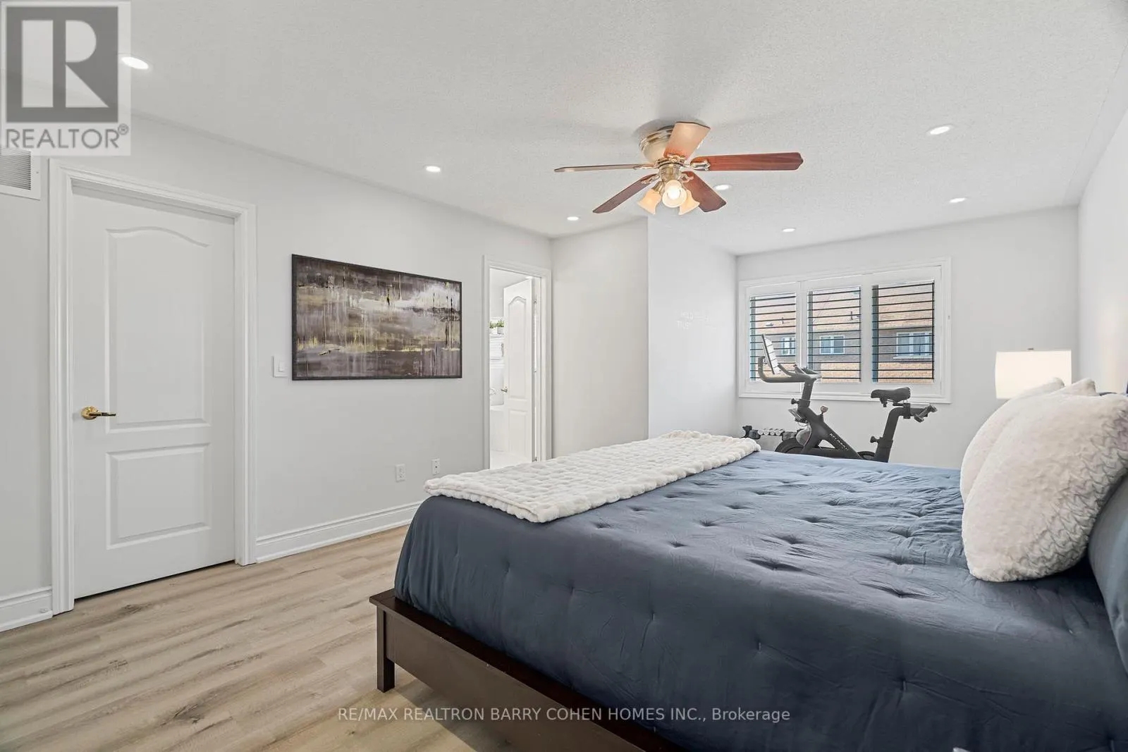 28 MISTYWOOD CRESCENT