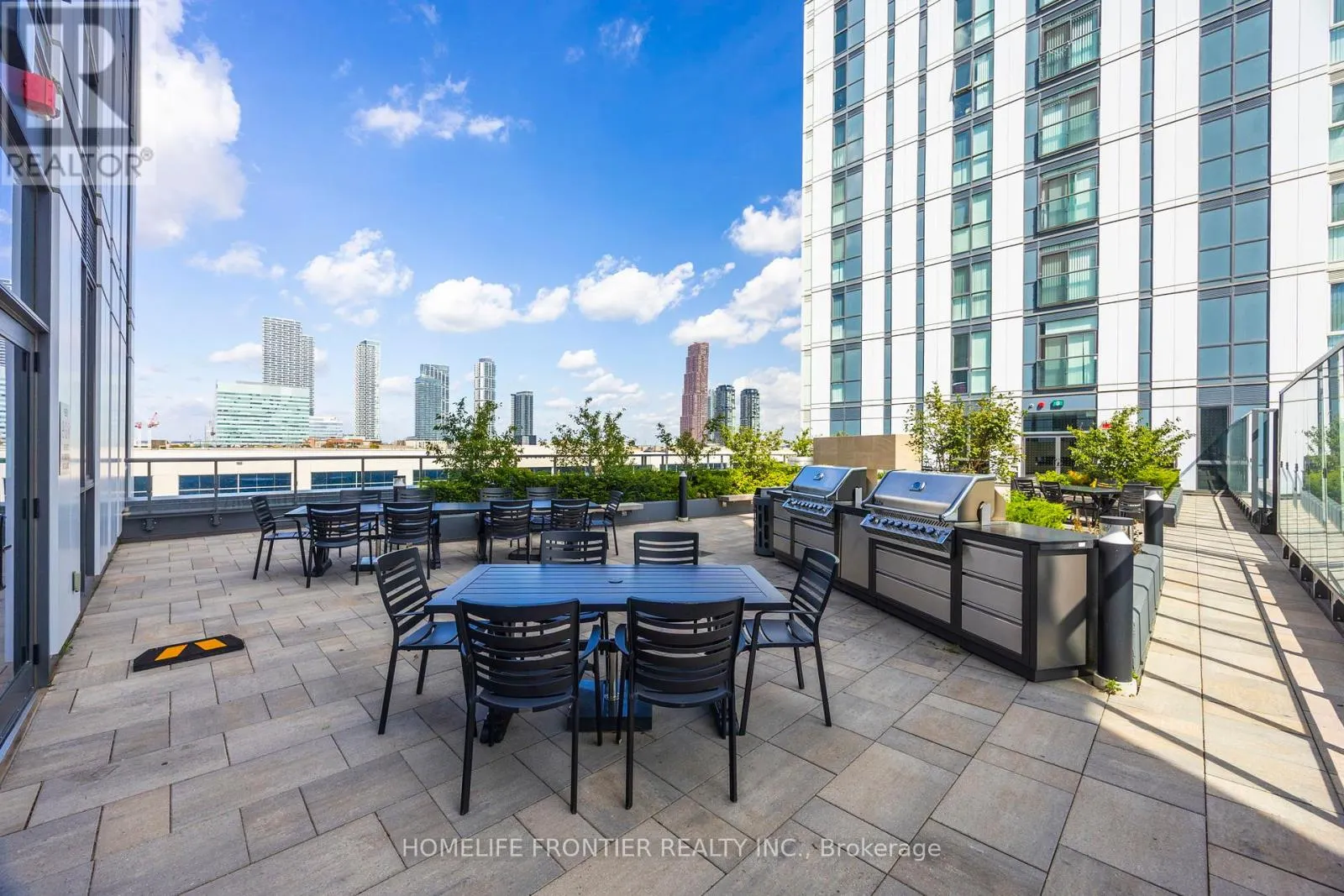520 - 10 HONEYCRISP CRESCENT E