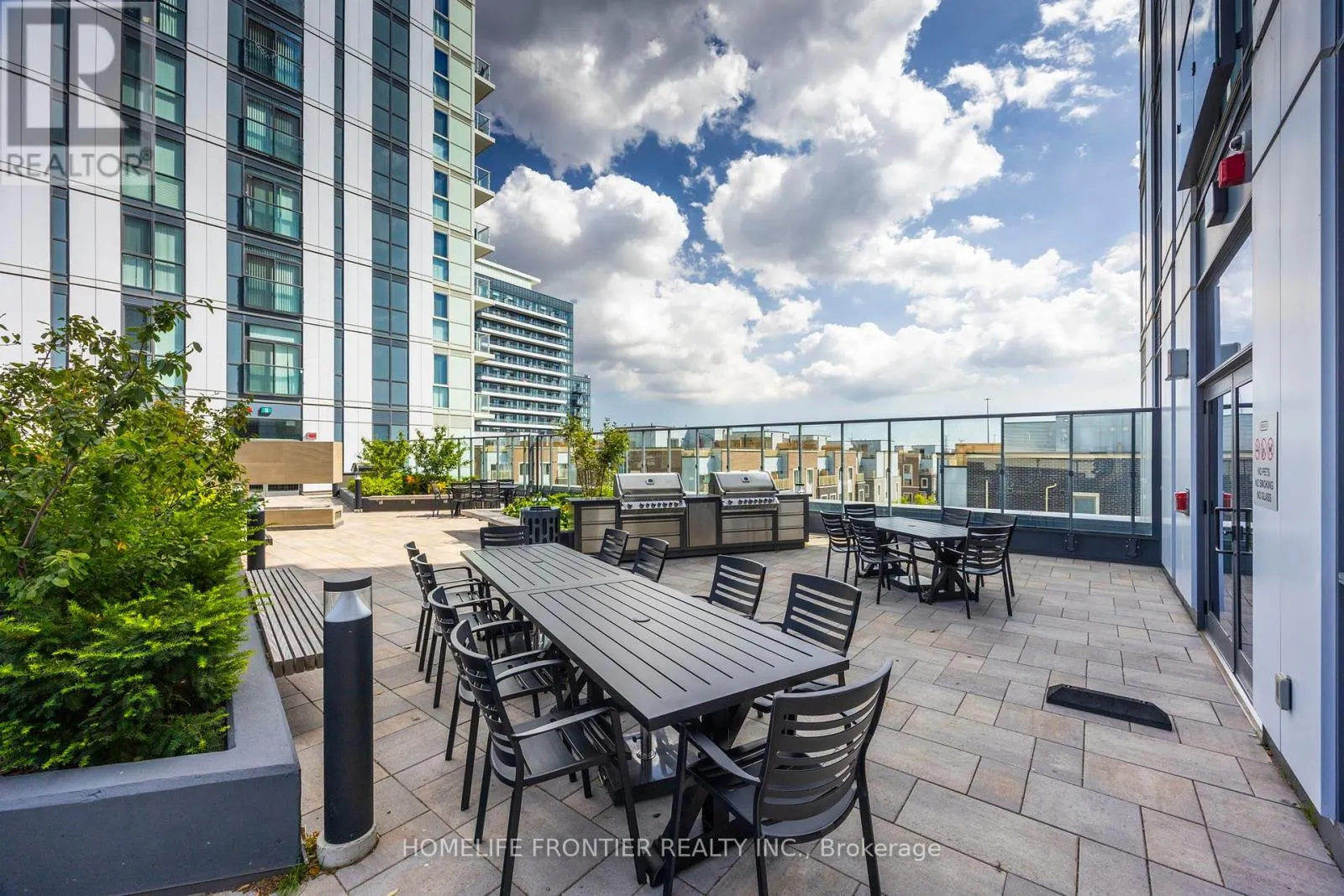 520 - 10 HONEYCRISP CRESCENT E