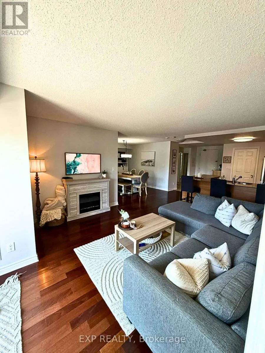 208 - 22 JAMES HILL COURT