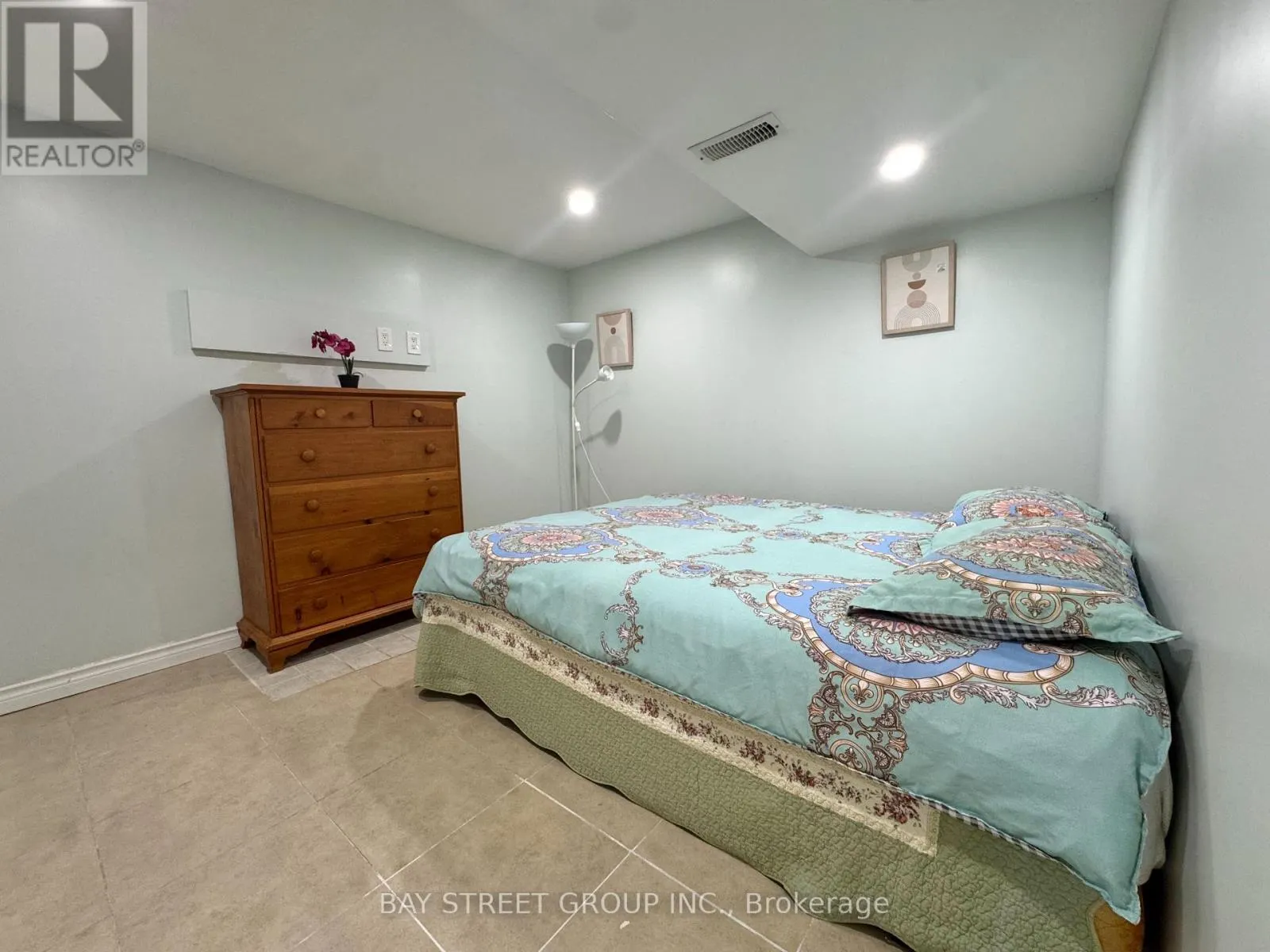 43 SHERWOOD FOREST DRIVE