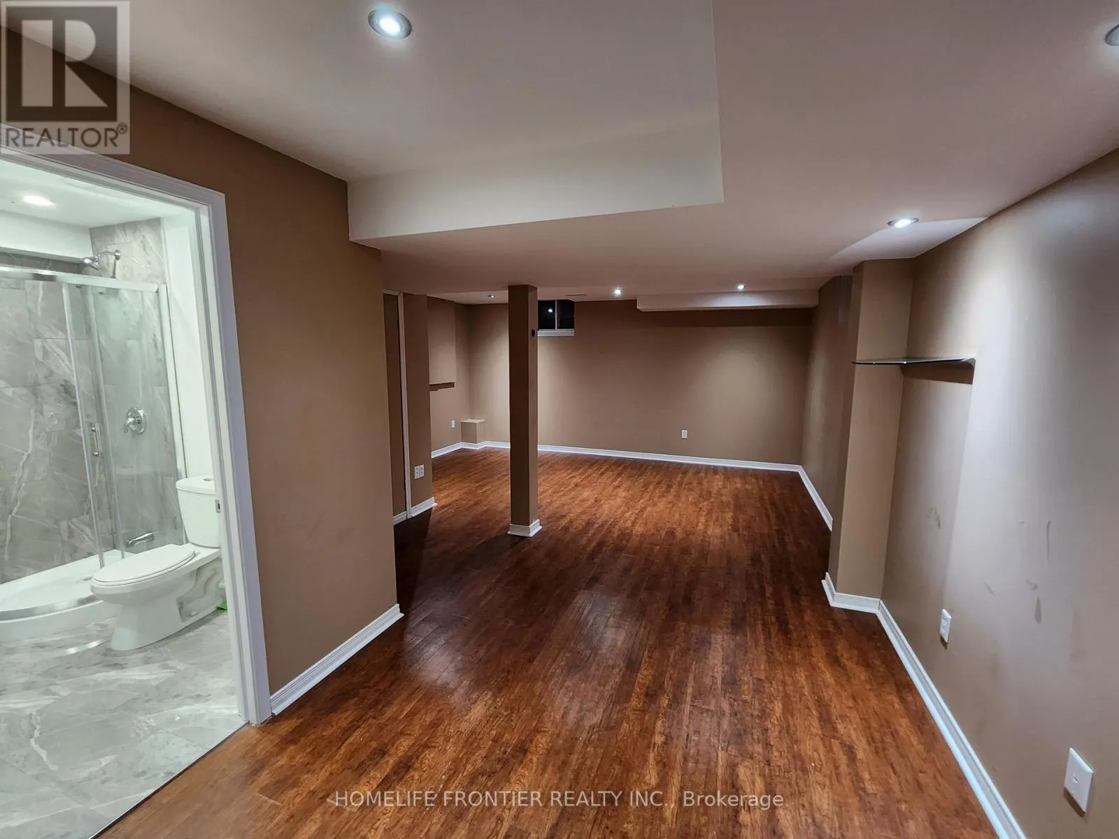 86 VENICE GATE DRIVE