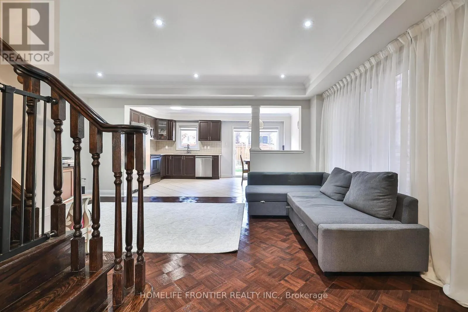 86 VENICE GATE DRIVE