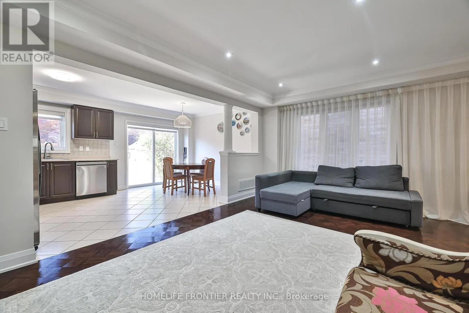 86 VENICE GATE DRIVE