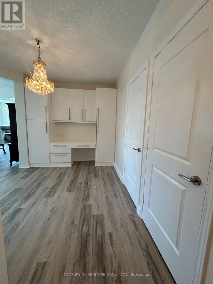 203 - 9088 YONGE STREET