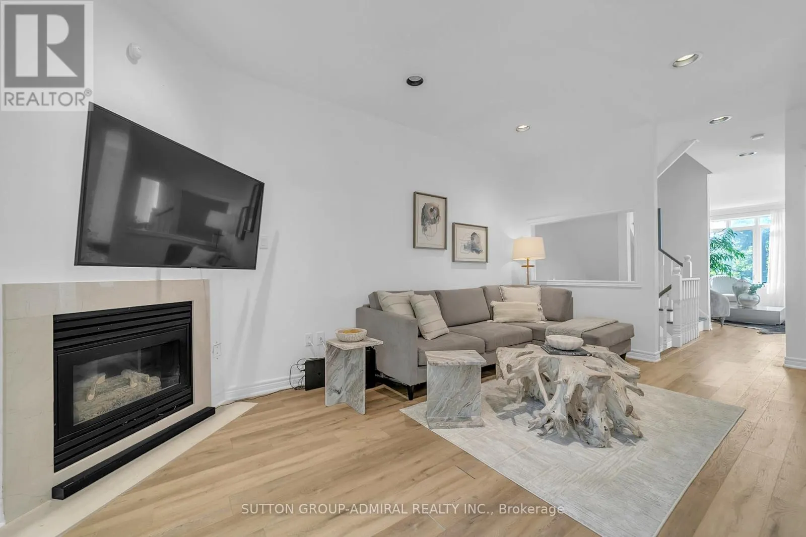 64 - 255 SHAFTSBURY AVENUE