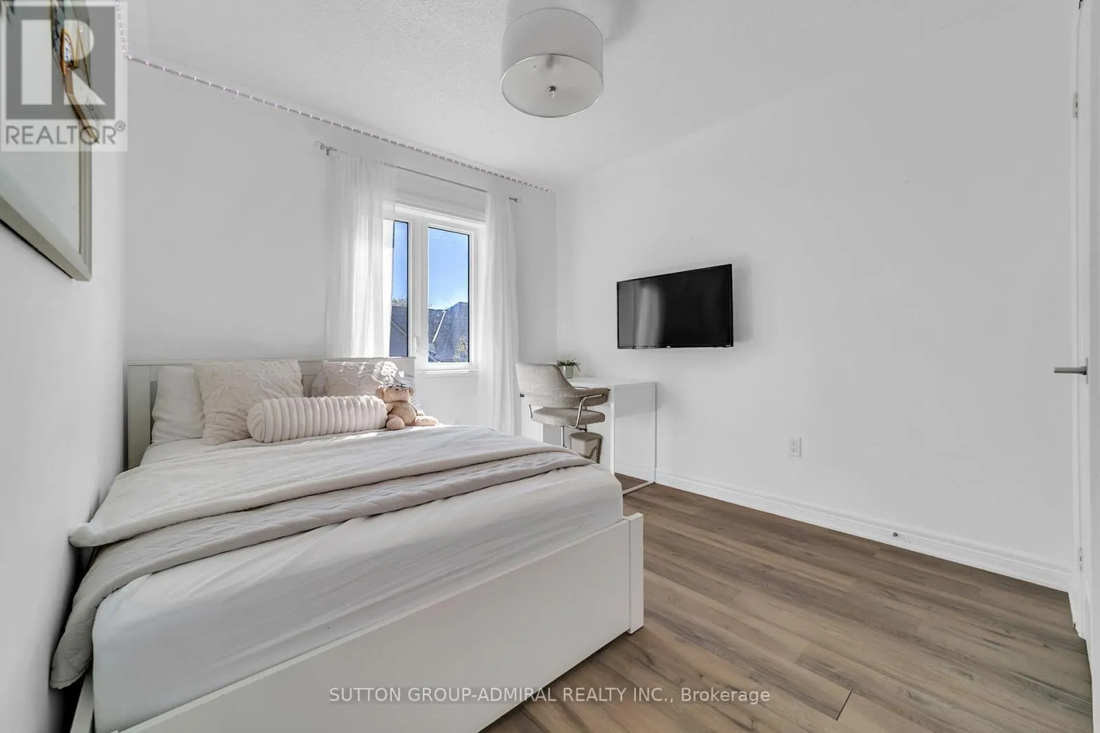64 - 255 SHAFTSBURY AVENUE