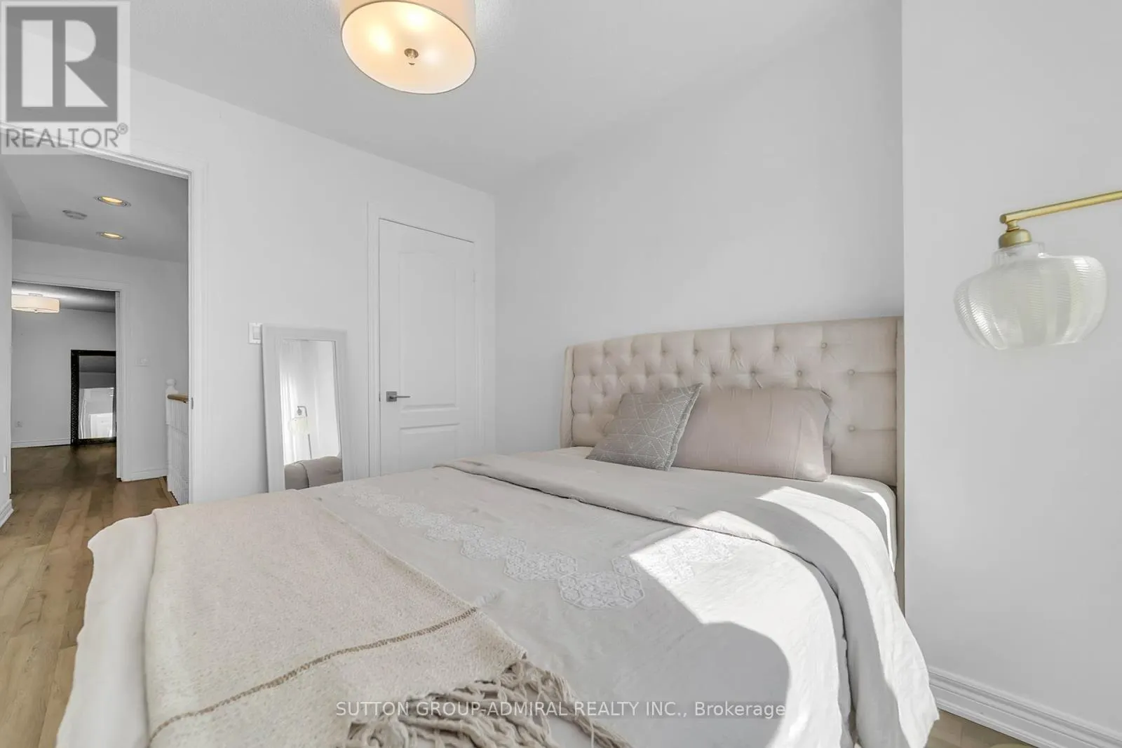 64 - 255 SHAFTSBURY AVENUE