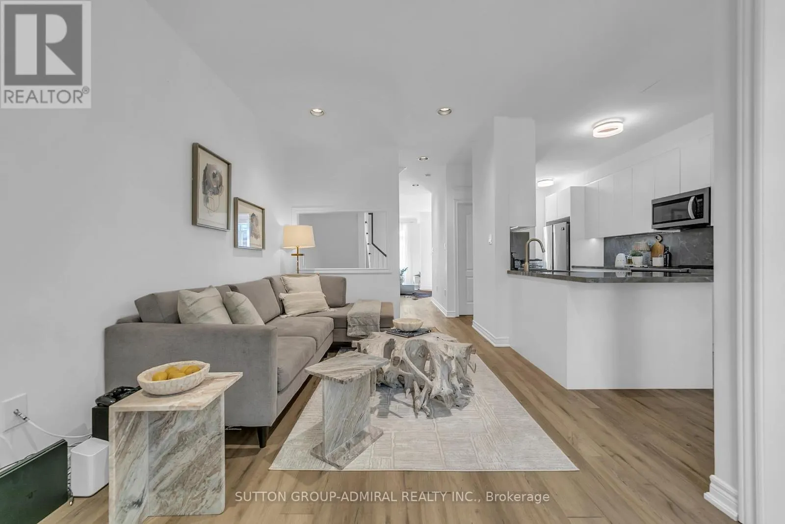 64 - 255 SHAFTSBURY AVENUE