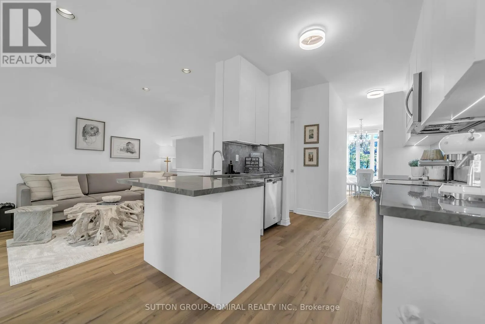 64 - 255 SHAFTSBURY AVENUE