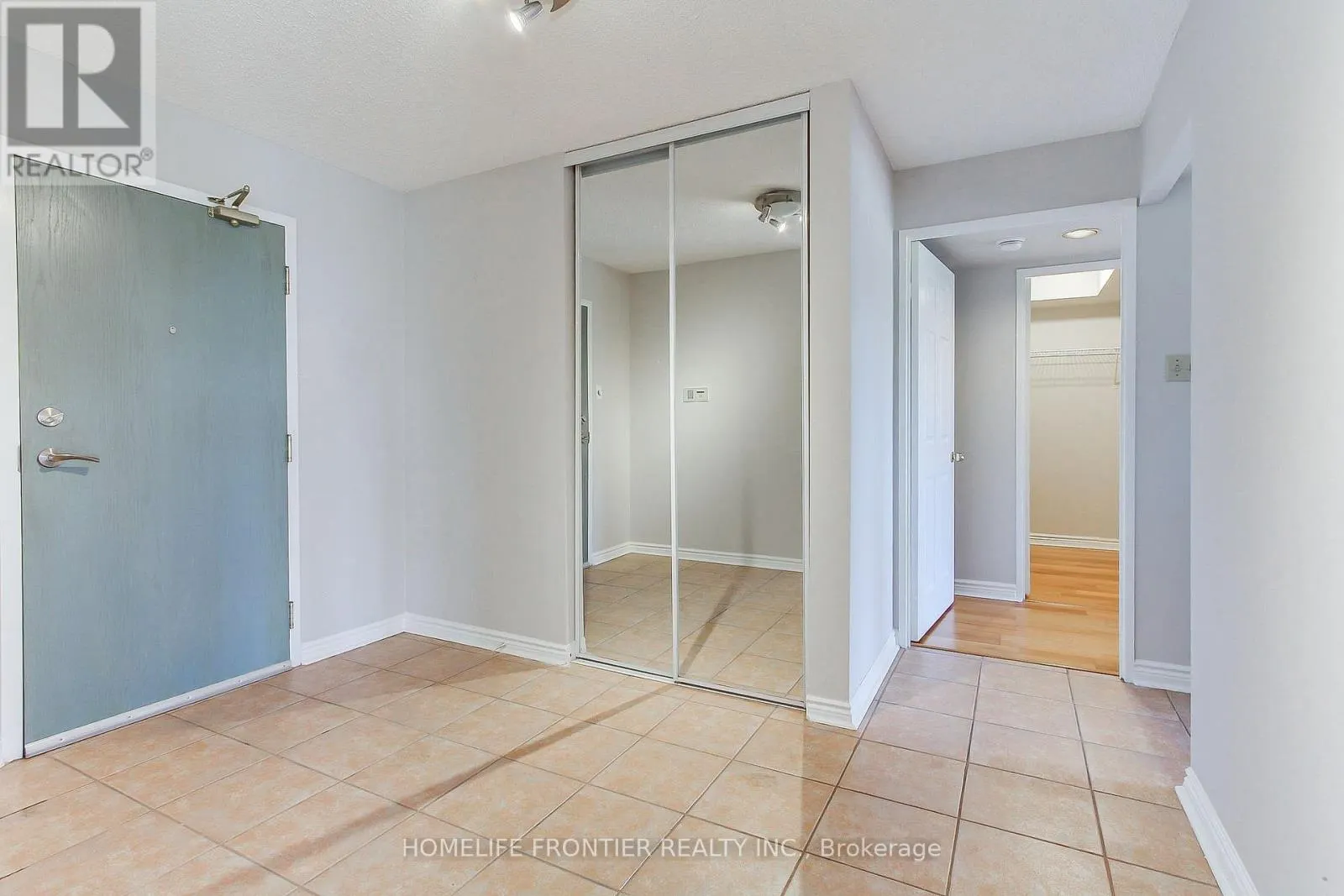 411 - 7300 YONGE STREET