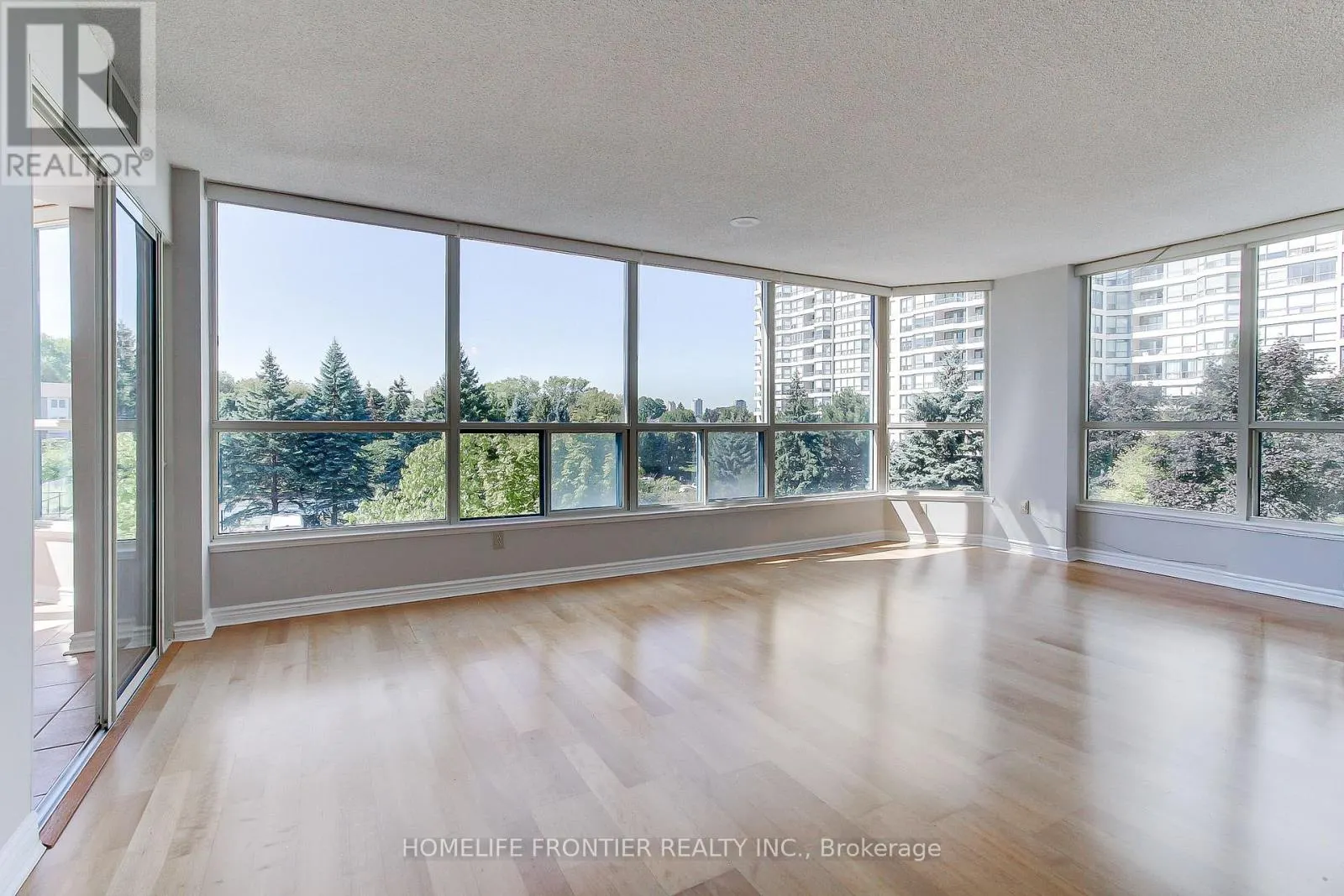 411 - 7300 YONGE STREET