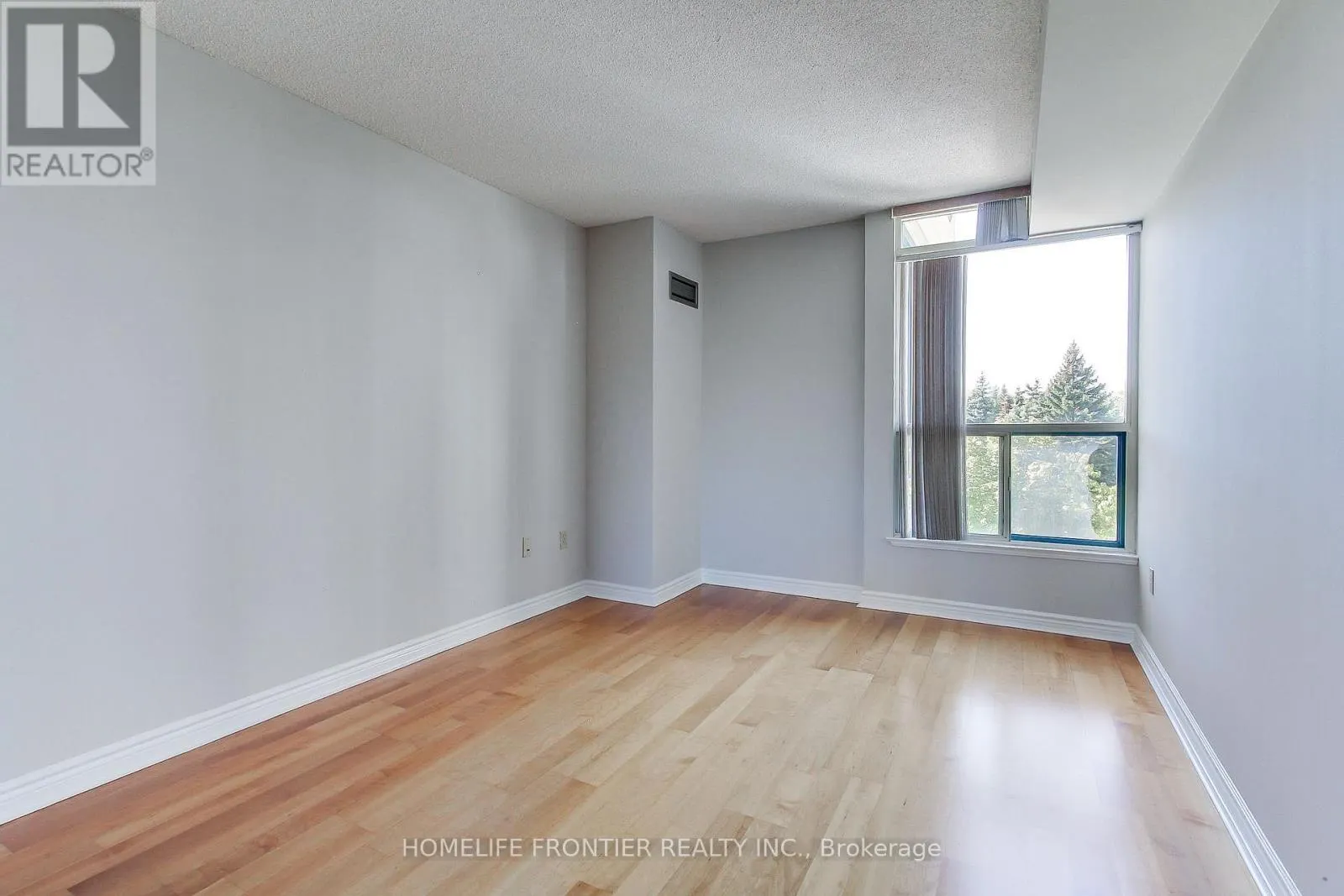 411 - 7300 YONGE STREET