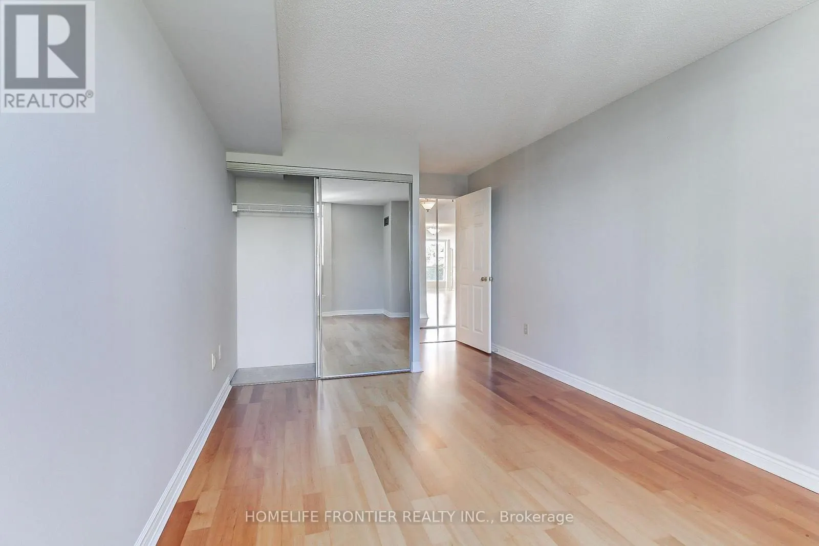 411 - 7300 YONGE STREET