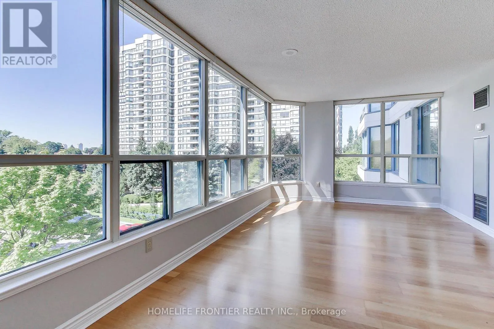 411 - 7300 YONGE STREET