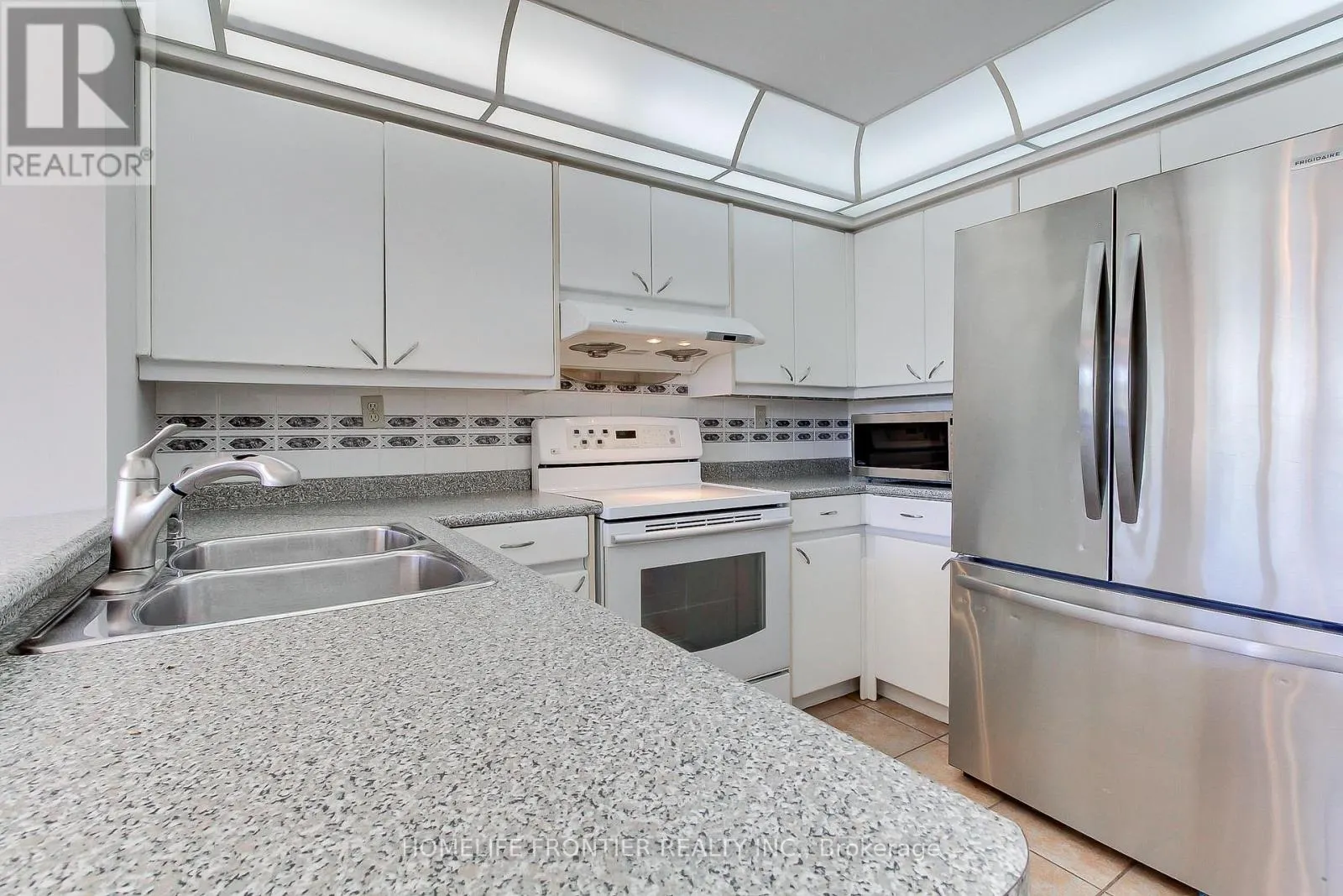 411 - 7300 YONGE STREET