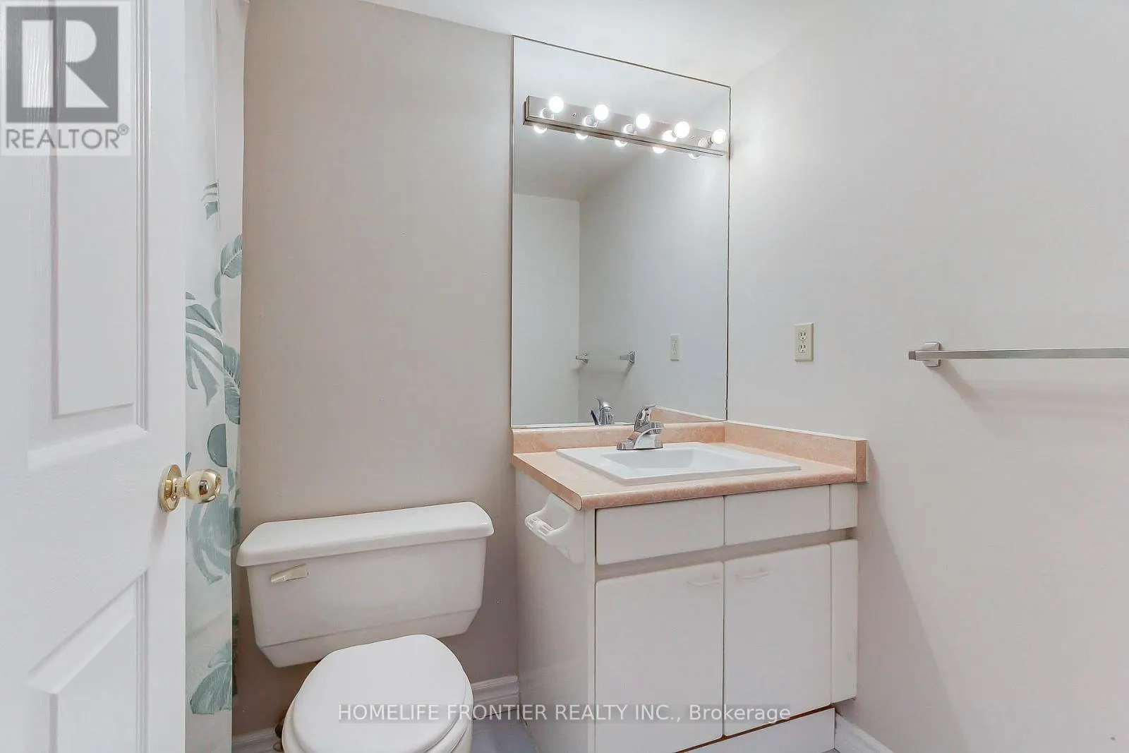 411 - 7300 YONGE STREET