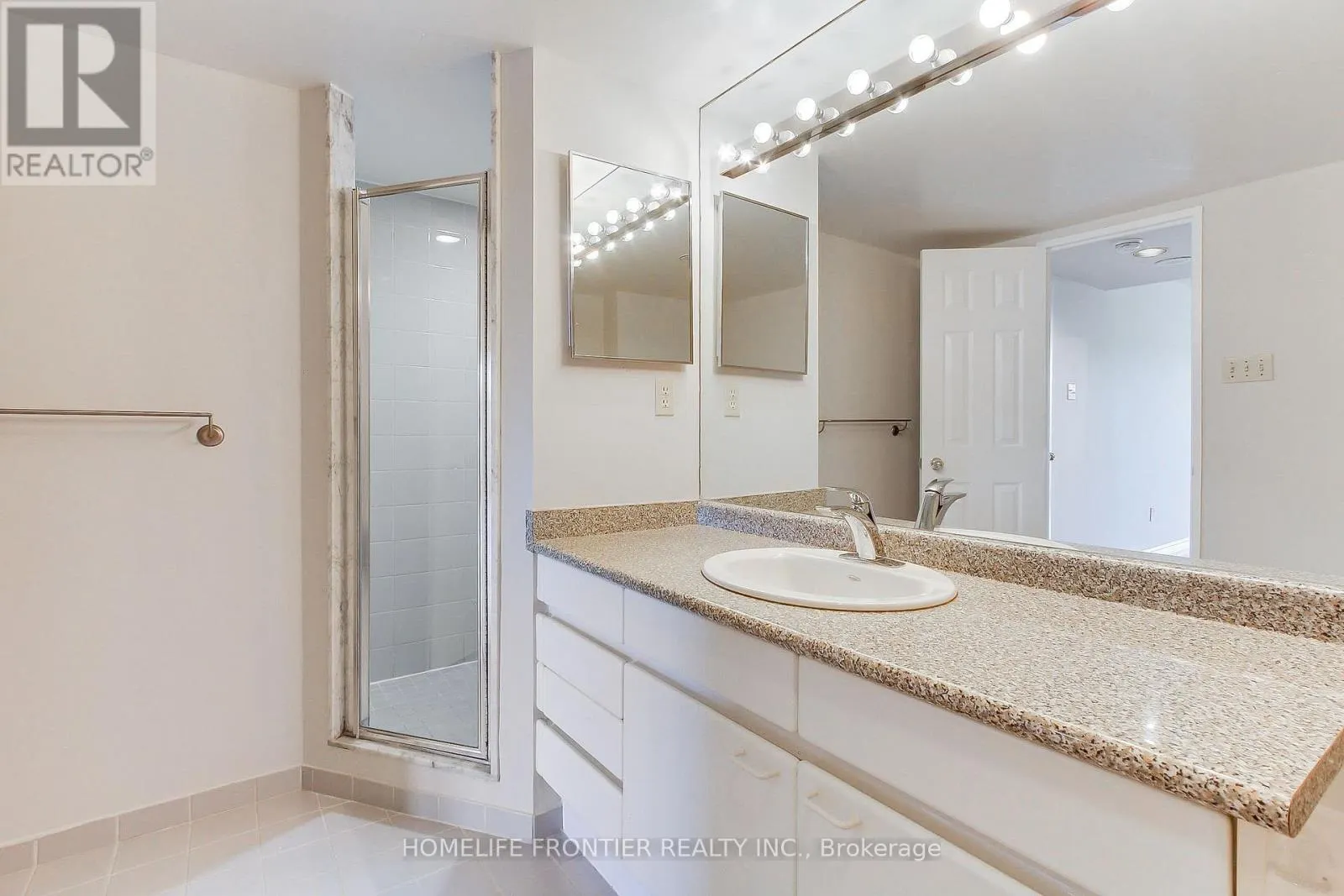411 - 7300 YONGE STREET