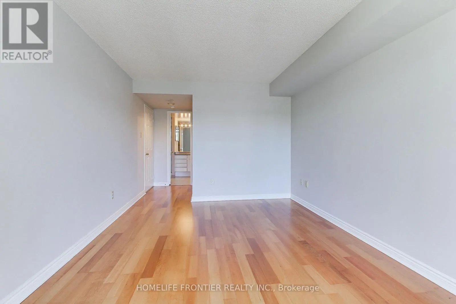 411 - 7300 YONGE STREET
