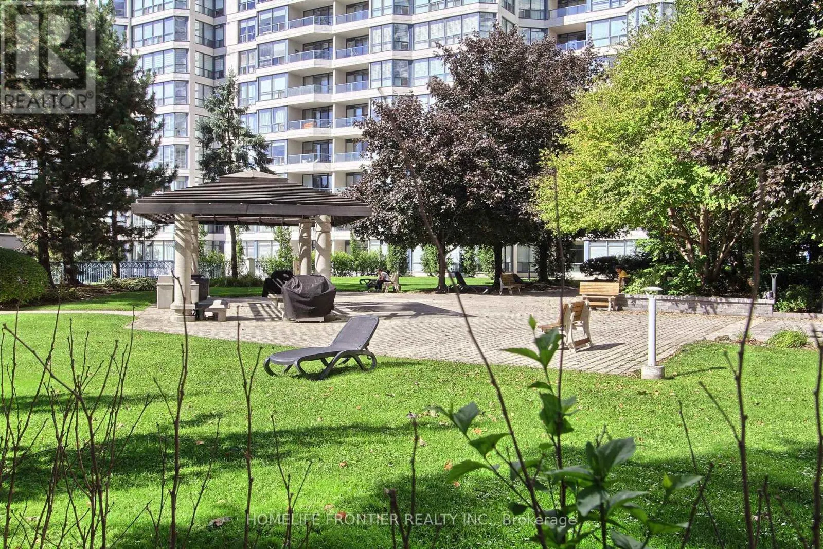411 - 7300 YONGE STREET