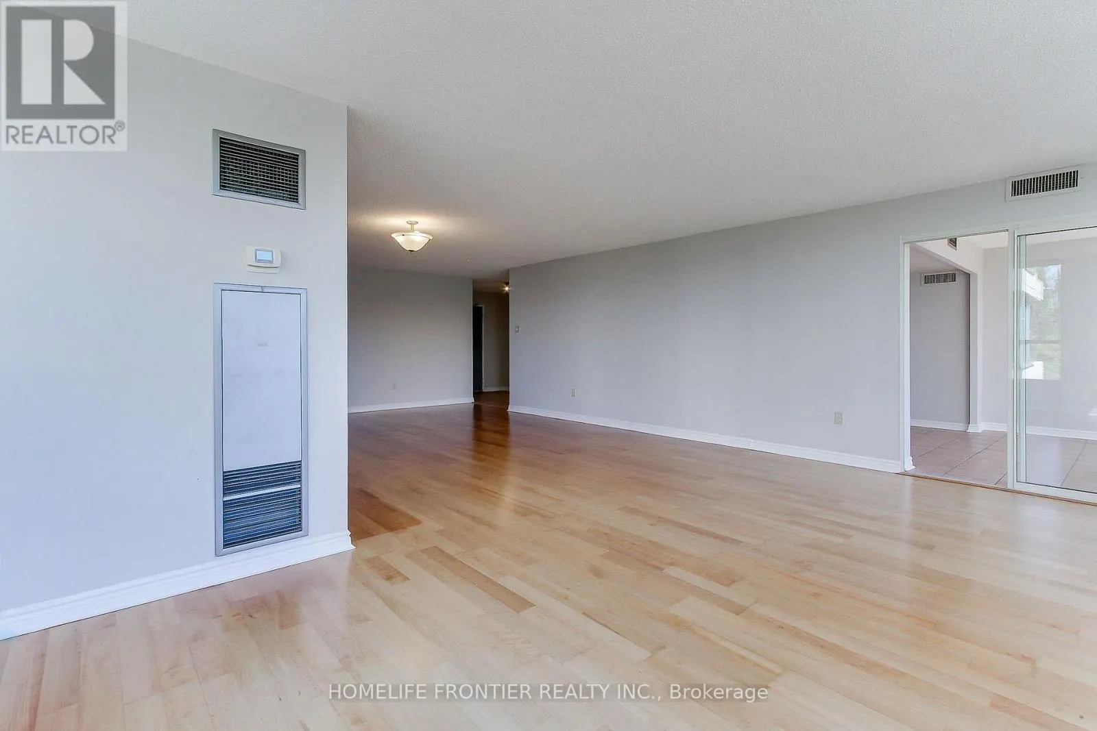 411 - 7300 YONGE STREET