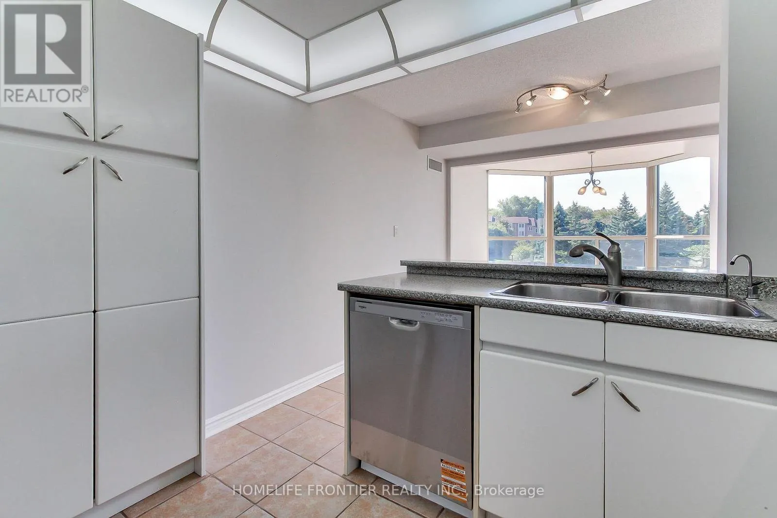 411 - 7300 YONGE STREET