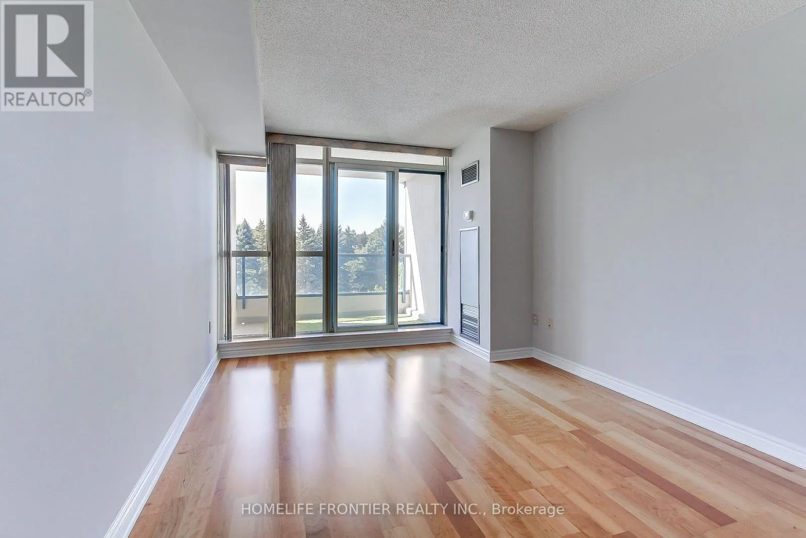 411 - 7300 YONGE STREET