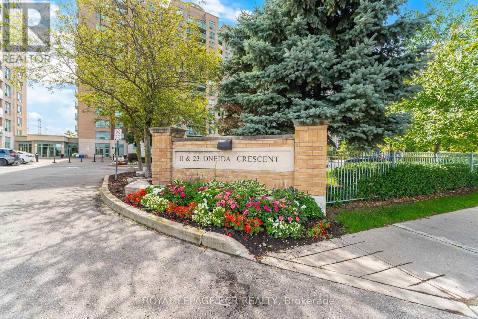 301 - 11 ONEIDA CRESCENT