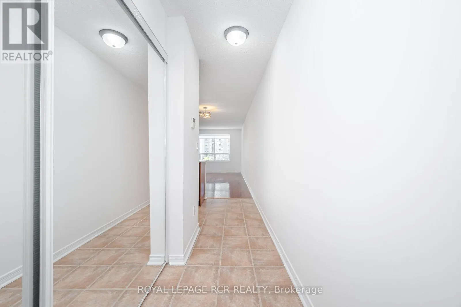301 - 11 ONEIDA CRESCENT
