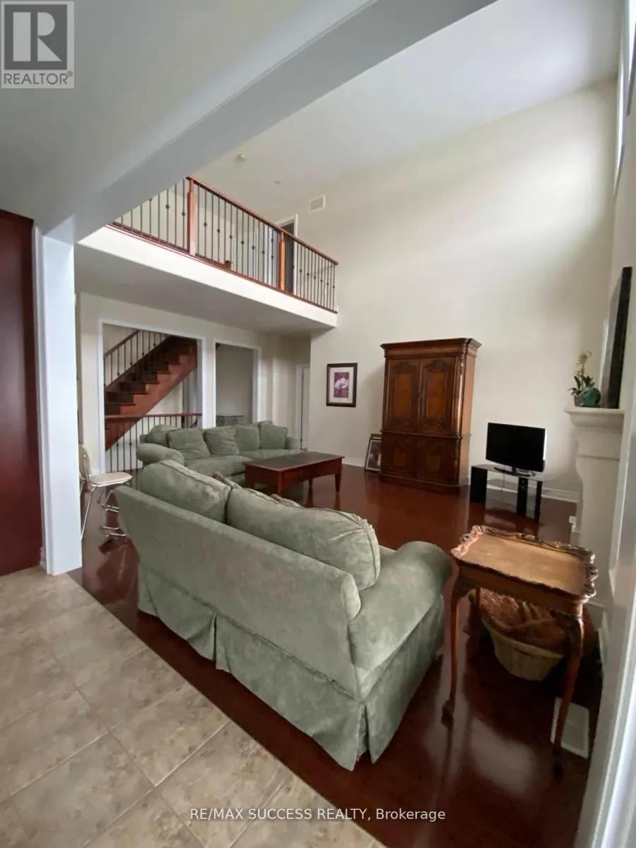 112 - 30 WYNDANCE WAY
