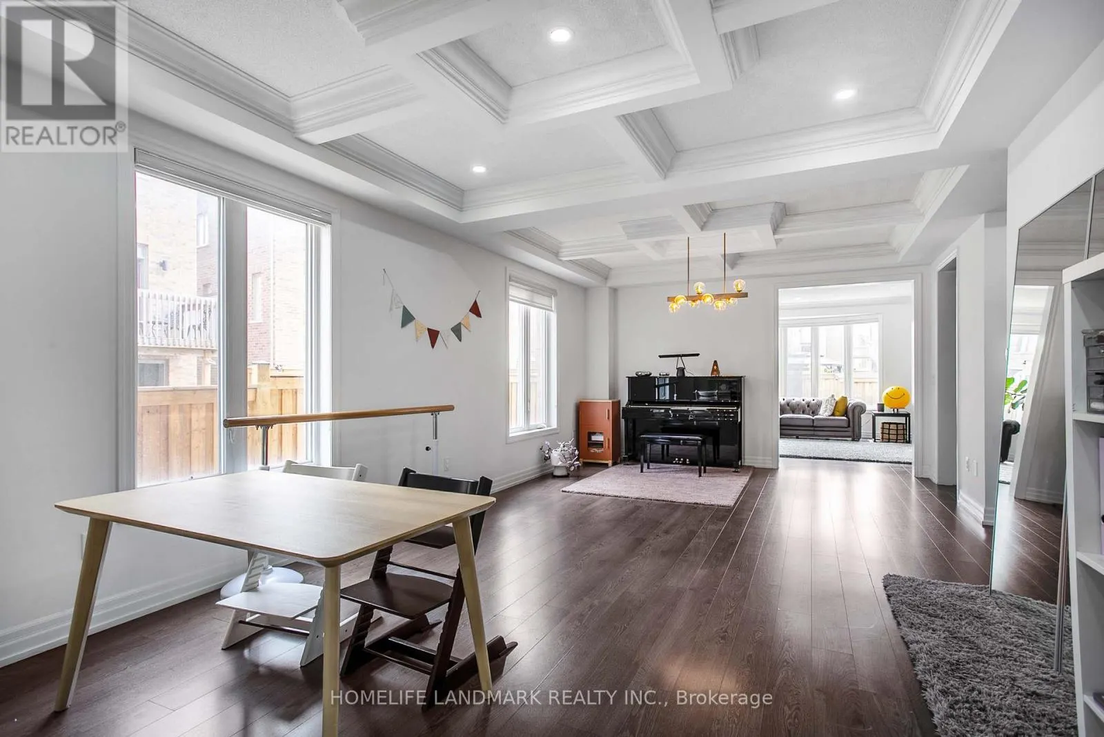 6 CLOVERRIDGE AVENUE