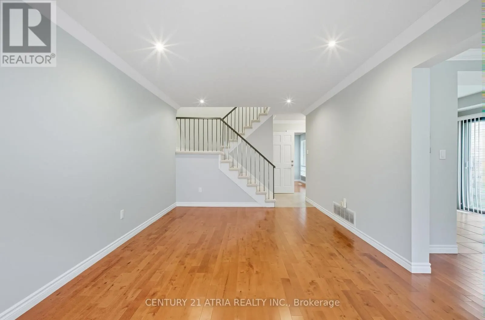 32 FIELDVIEW CRESCENT