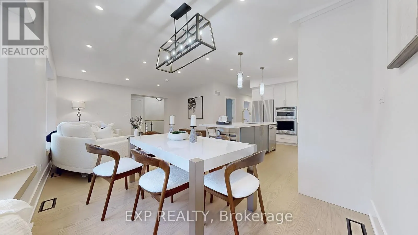 385 EASY STREET