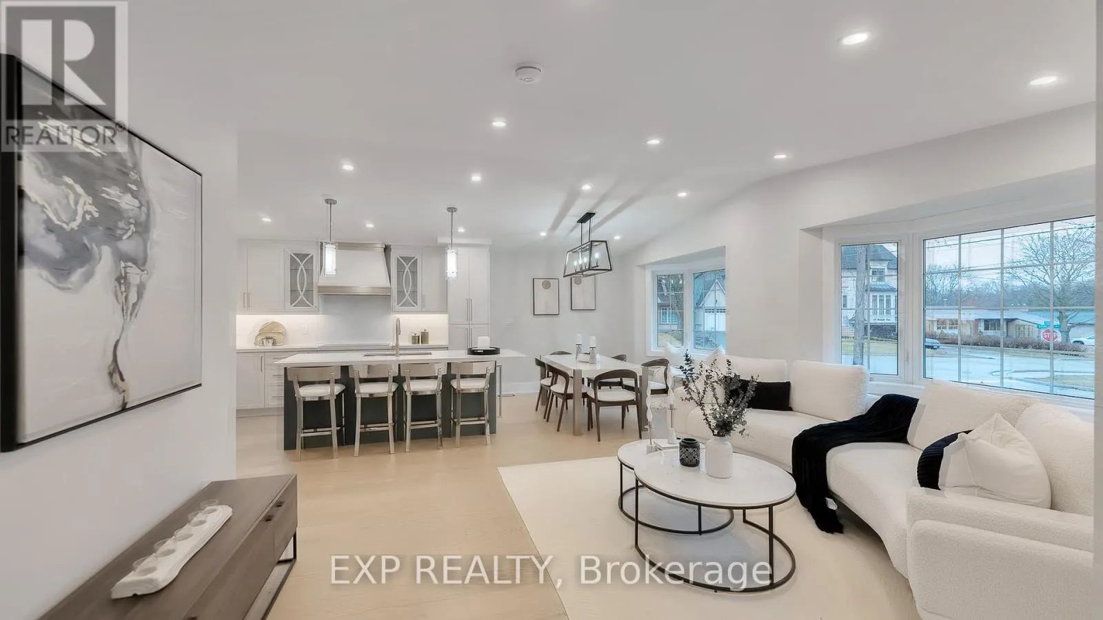 385 EASY STREET