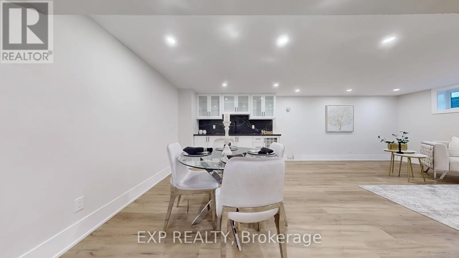 385 EASY STREET