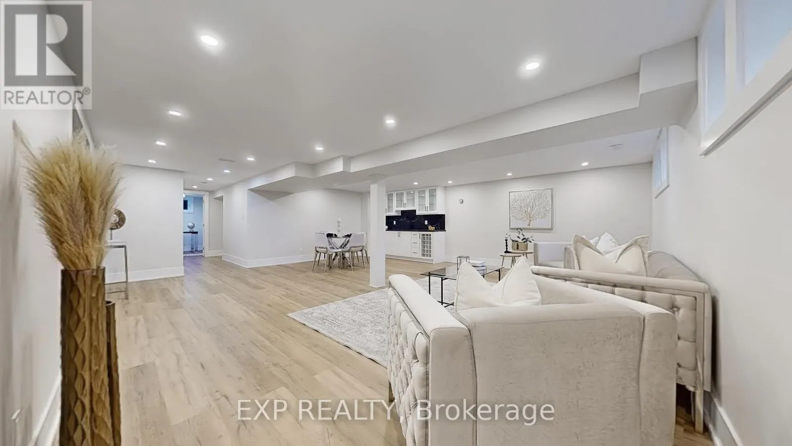 385 EASY STREET