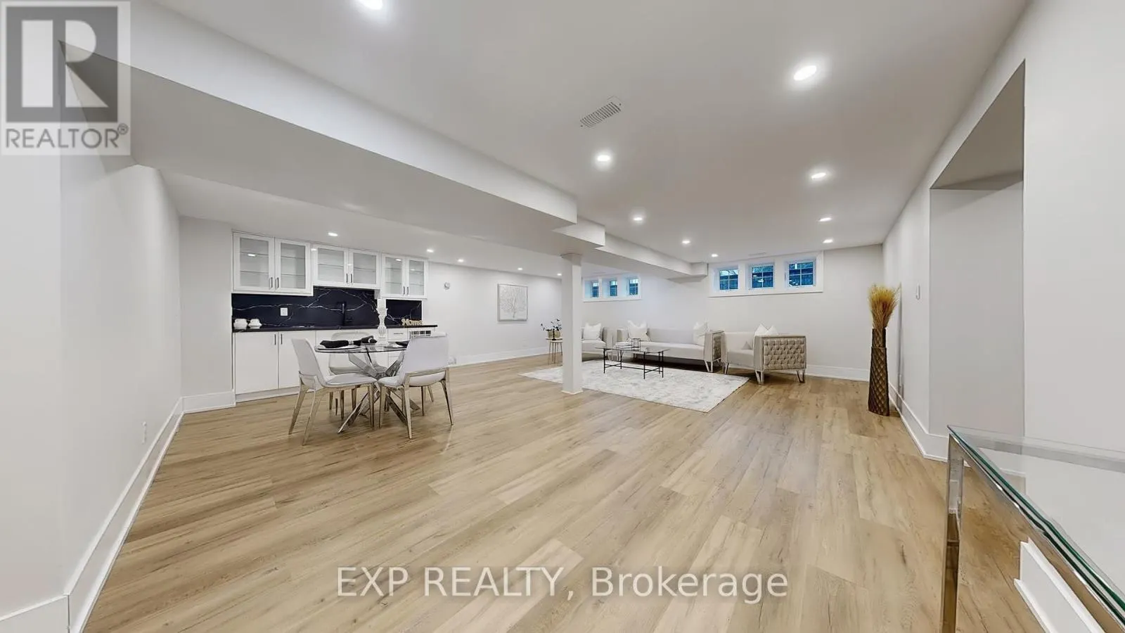 385 EASY STREET