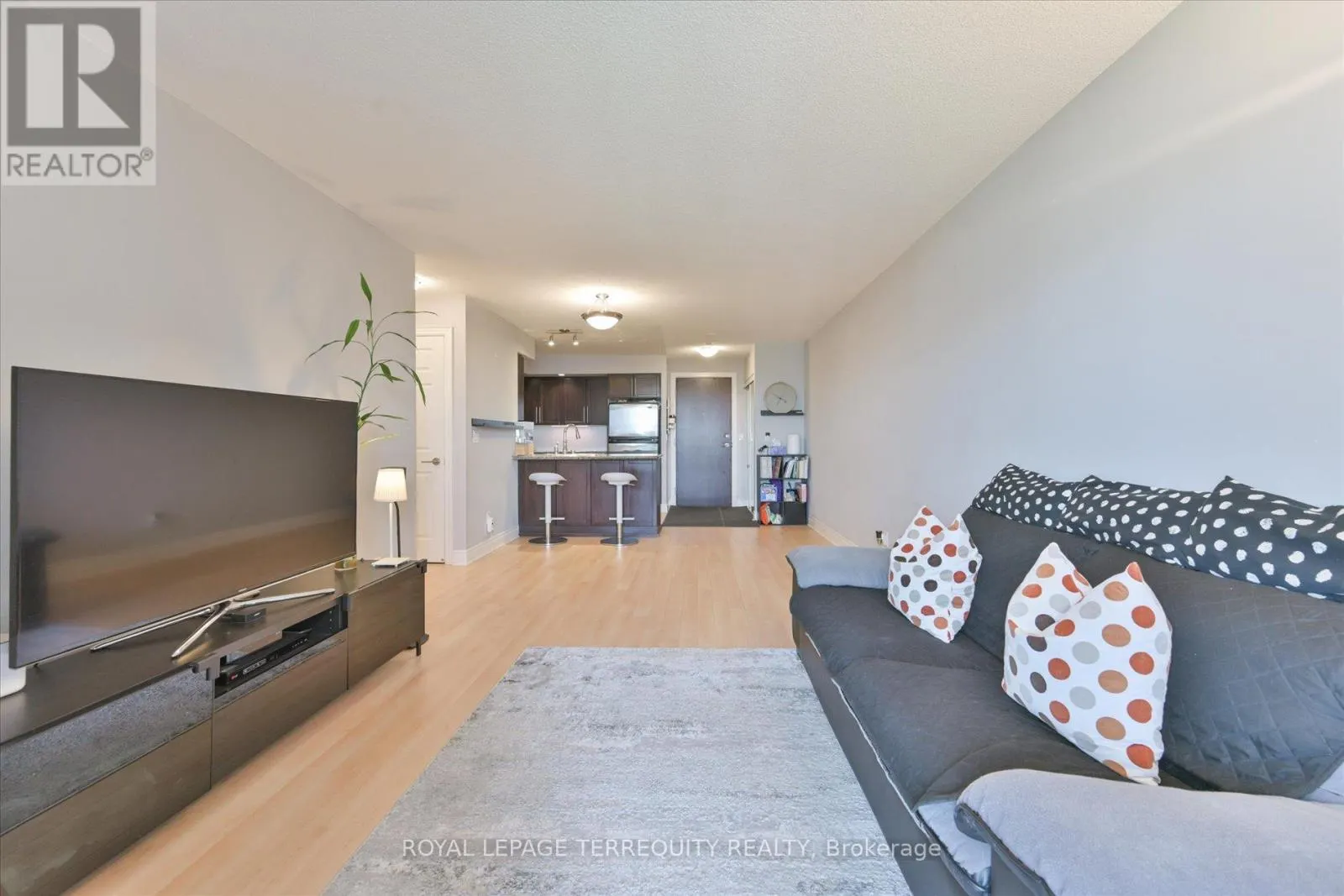 1287 - 23 COX BOULEVARD