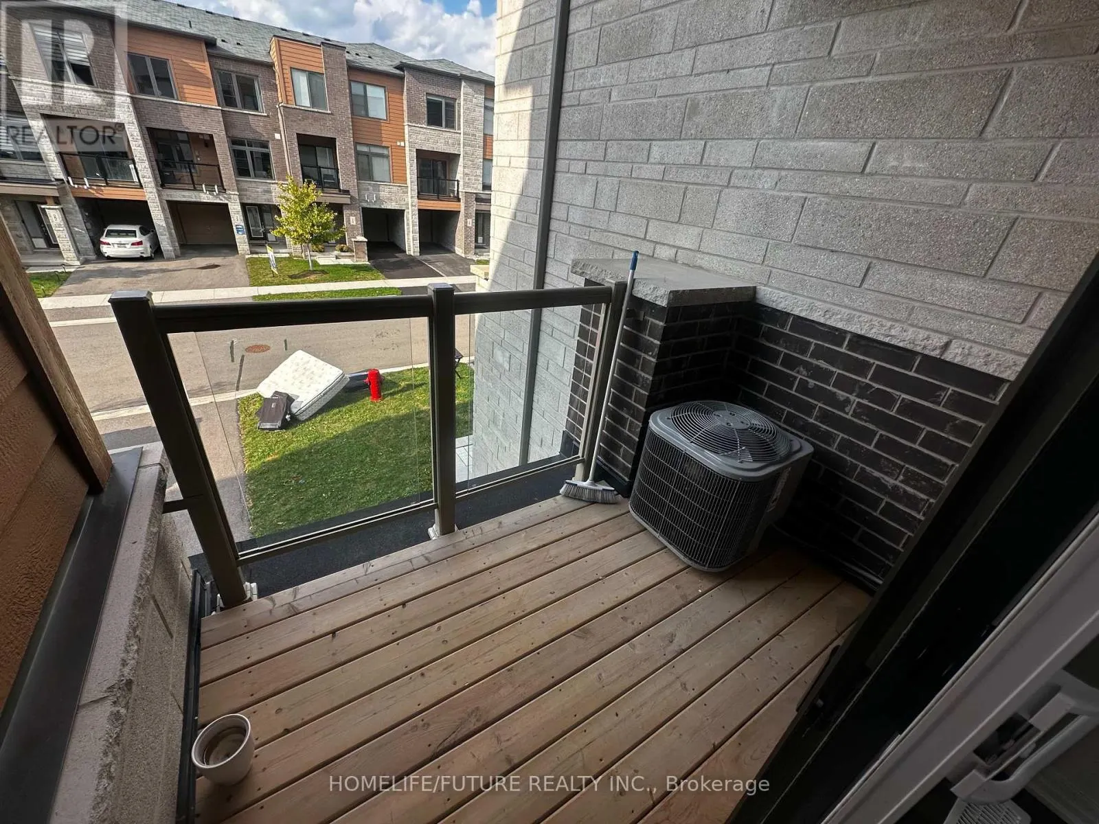 25 DELANO WAY