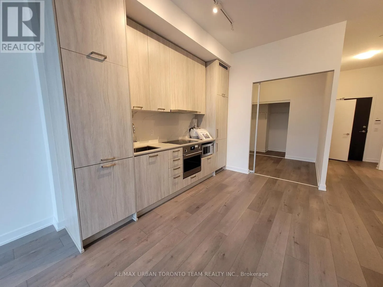 306 - 10 HONEYCRISP CRESCENT