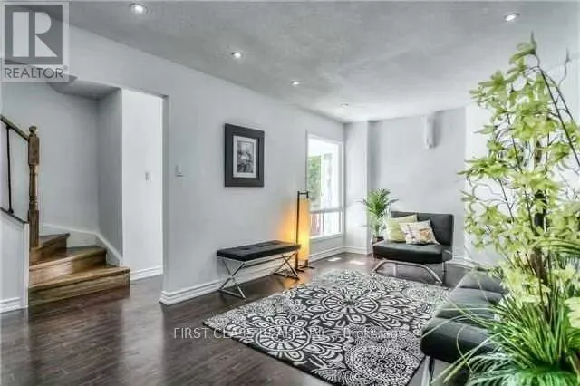 UPPER - 9 UPTON CRESCENT