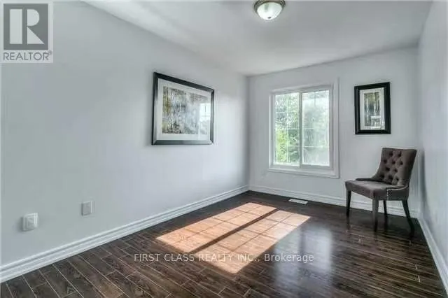 UPPER - 9 UPTON CRESCENT
