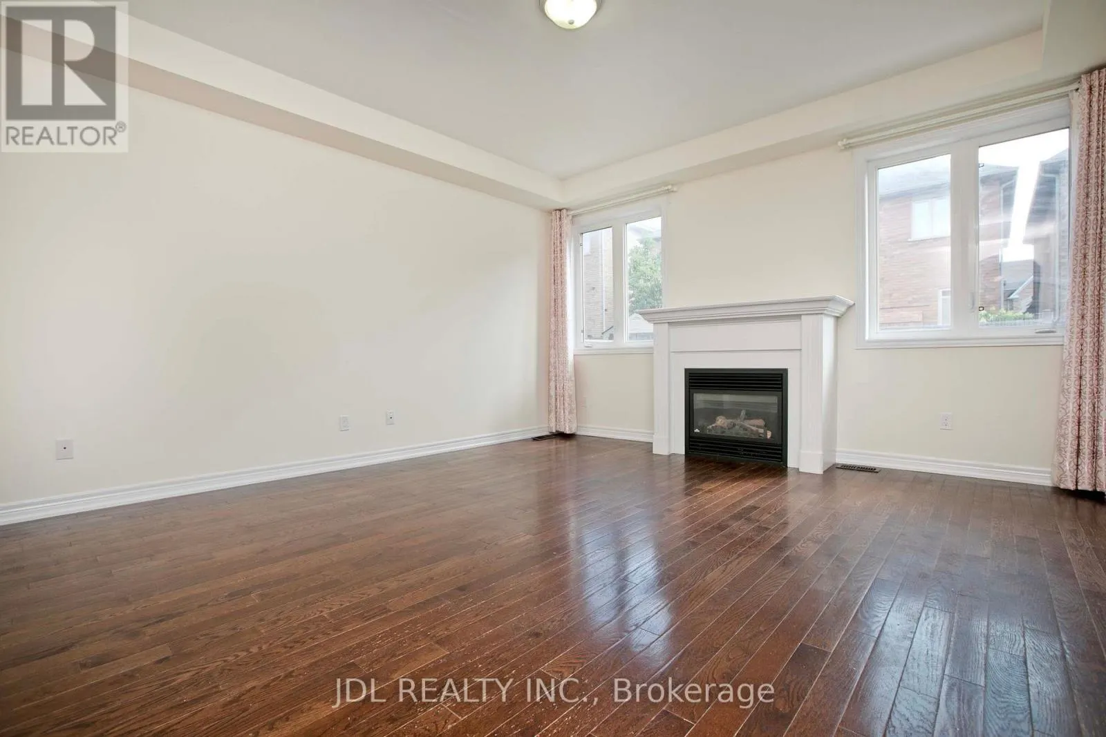 21 WOZNIAK CRESCENT