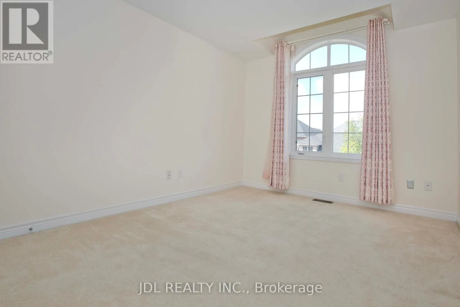 21 WOZNIAK CRESCENT