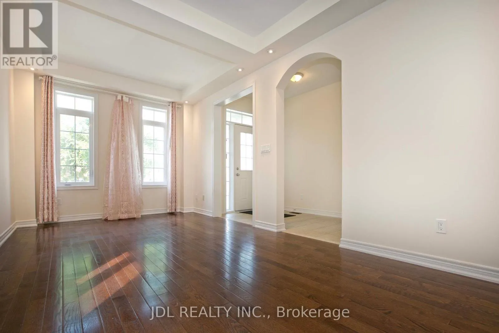 21 WOZNIAK CRESCENT