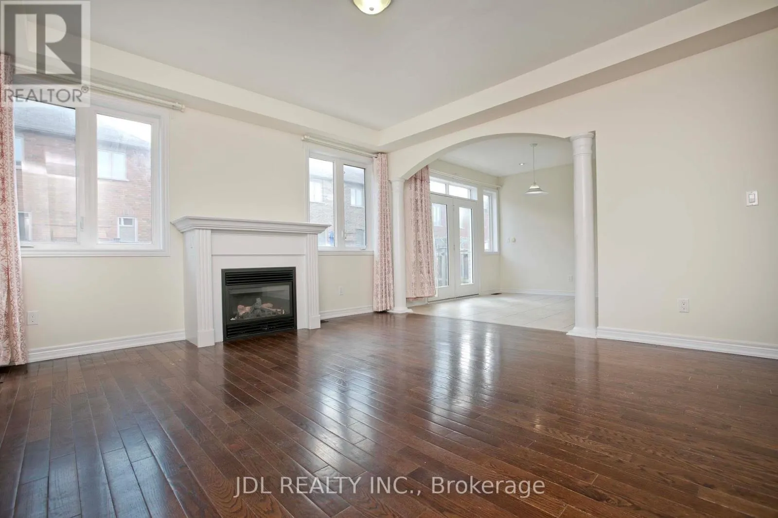 21 WOZNIAK CRESCENT