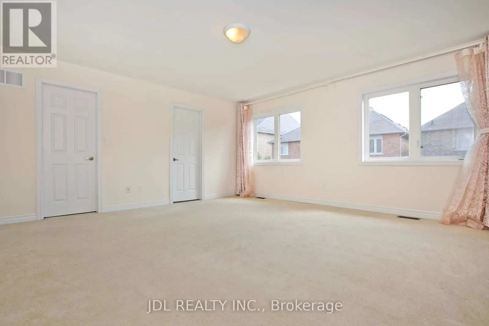 21 WOZNIAK CRESCENT