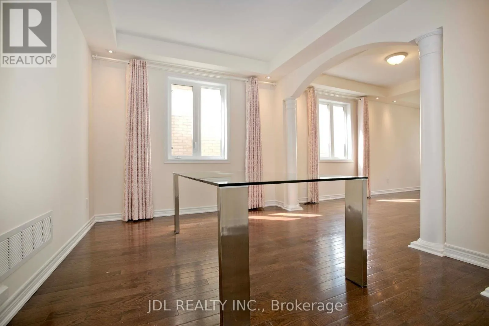 21 WOZNIAK CRESCENT